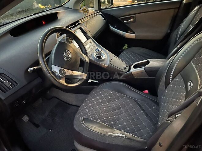 Toyota Prius-16