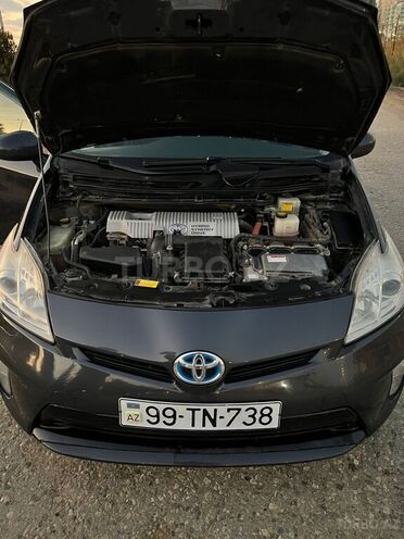Toyota Prius-18