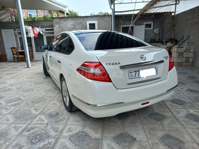 Nissan Teana 2010, 220,000 km - 2.5 l - Salyan