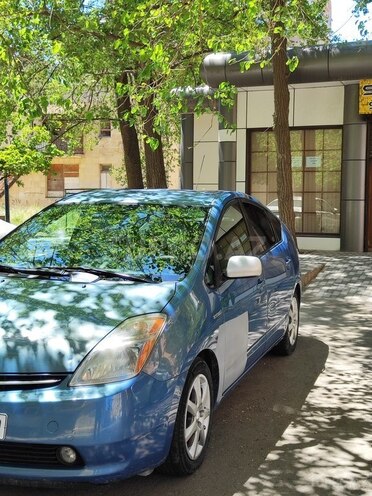 Toyota Prius-5