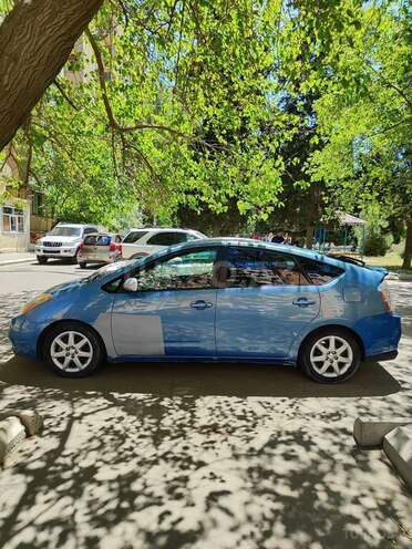 Toyota Prius-4