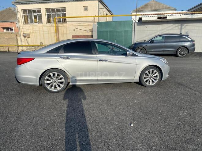Hyundai Sonata-4