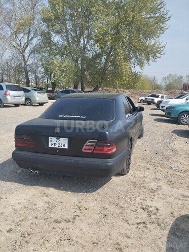 Mercedes E 220 d 1999, 438,000 km - 2.2 l - Yevlax