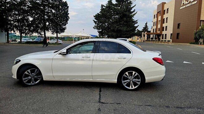 Mercedes C 220 d 2017, 80,500 km - 2.2 l - Bakı