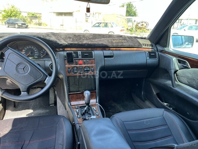 Mercedes E 240 1998, 316,813 km - 2.4 l - Sumqayıt