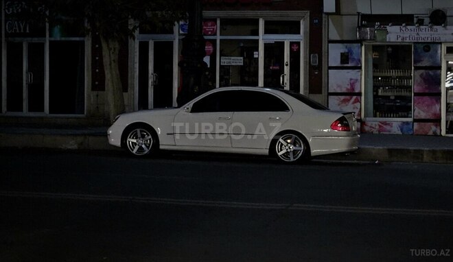 Mercedes E 240 2005, 298,000 km - 2.4 l - Gəncə