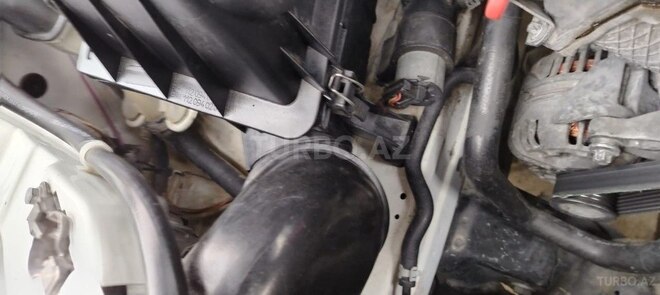 Mercedes E 240 2001, 320,555 km - 2.6 l - Qazax
