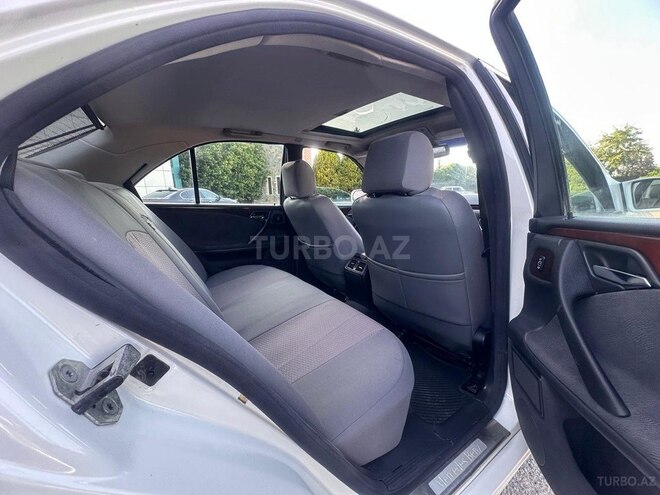 Mercedes E 240 2001, 320,555 km - 2.6 l - Qazax