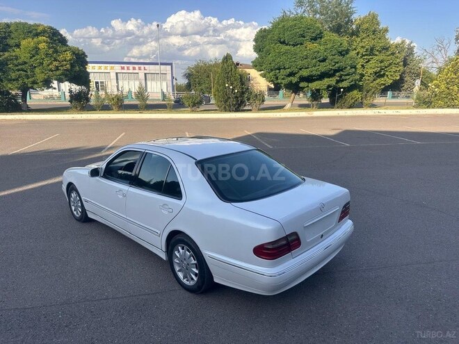 Mercedes E 240 2001, 320,555 km - 2.6 l - Qazax