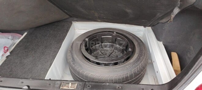 Mercedes E 240 2001, 320,555 km - 2.6 l - Qazax