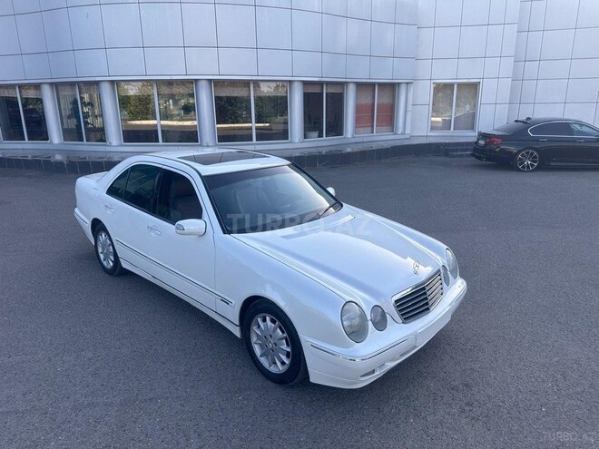 Mercedes E 240 2001, 320,555 km - 2.6 l - Qazax