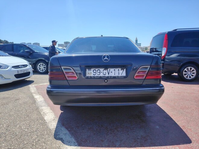 Mercedes E 270 2001, 150,000 km - 2.7 л - Bakı