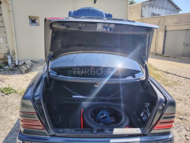 Mercedes E 270 2001, 150,000 km - 2.7 л - Bakı