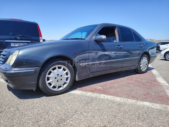Mercedes E 270 2001, 150,000 km - 2.7 л - Bakı