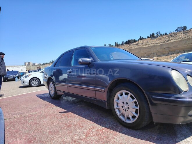 Mercedes E 270 2001, 150,000 km - 2.7 л - Bakı