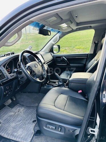 Toyota Land Cruiser-10