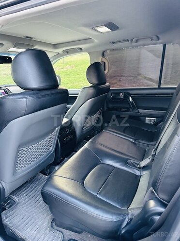 Toyota Land Cruiser-12