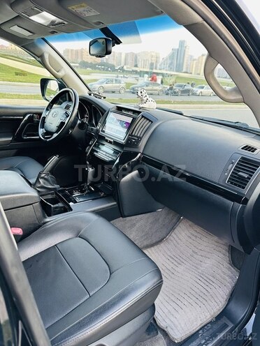 Toyota Land Cruiser-13