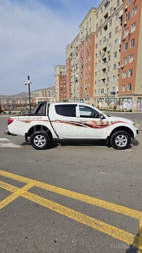 Mitsubishi L200 2015, 233,000 km - 2.5 l - Bakı