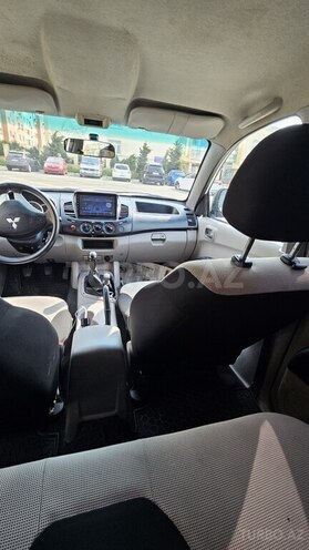 Mitsubishi L200 2015, 233,000 km - 2.5 l - Bakı