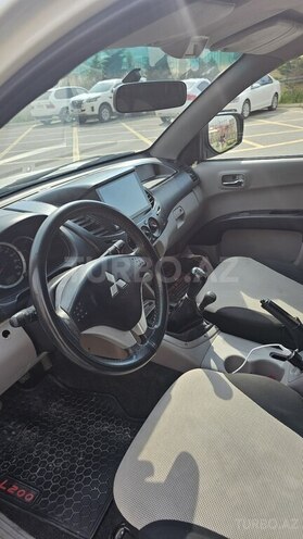 Mitsubishi L200 2015, 233,000 km - 2.5 l - Bakı
