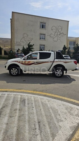 Mitsubishi L200 2015, 233,000 km - 2.5 l - Bakı