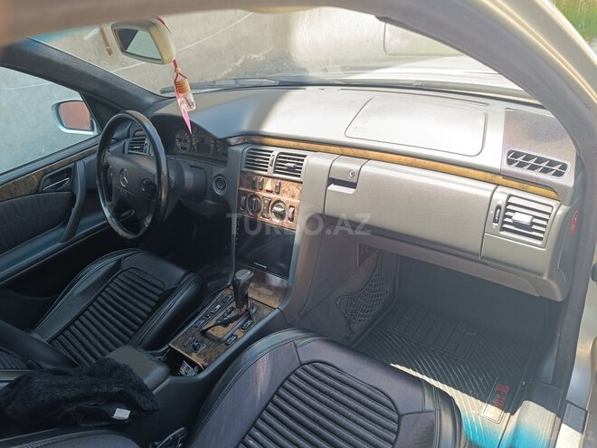 Mercedes E 270 2000, 380,000 km - 2.7 l - Bakı