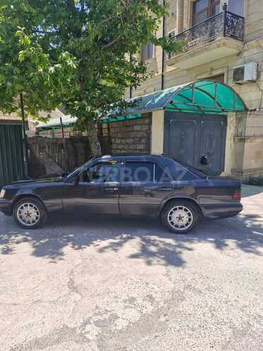 Mercedes E 220 1994, 300,000 km - 2.2 l - Bakı