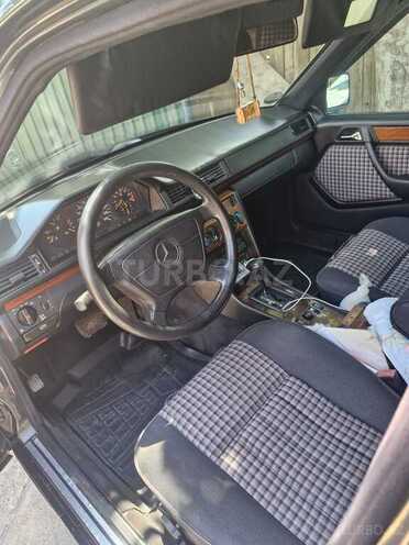Mercedes E 220 1994, 300,000 km - 2.2 l - Bakı