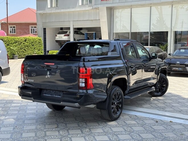 Mitsubishi L200-6