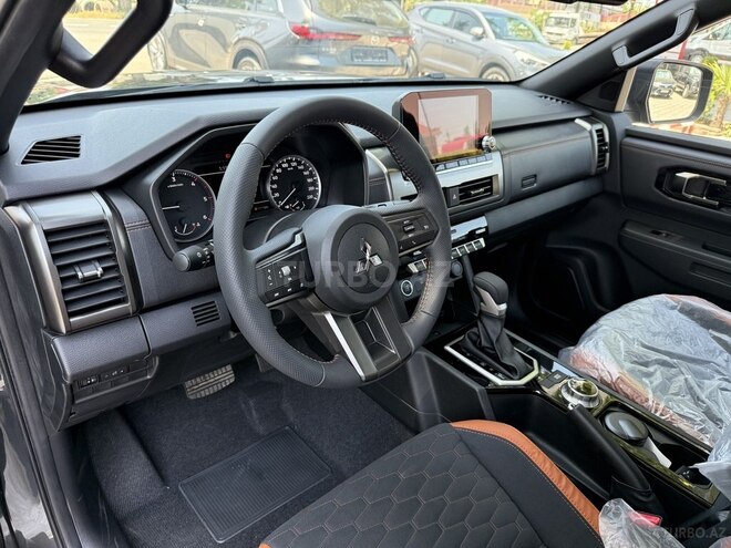Mitsubishi L200-8