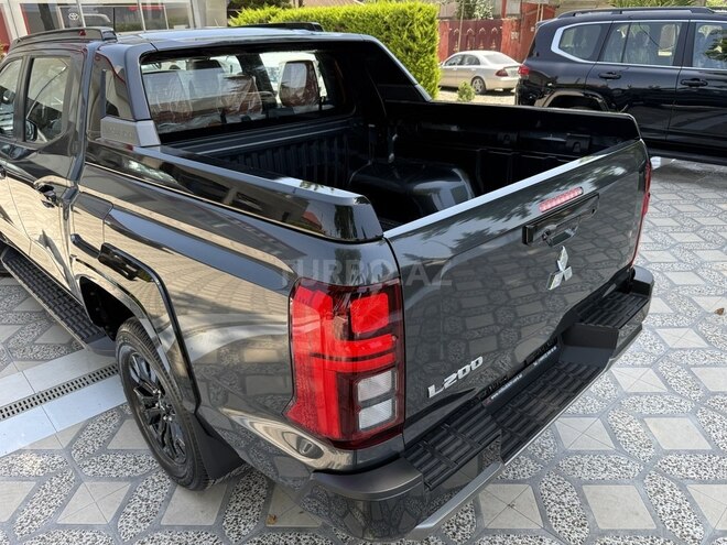 Mitsubishi L200-7