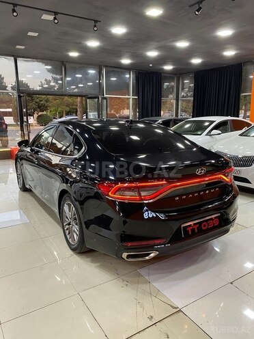 Hyundai Grandeur-8