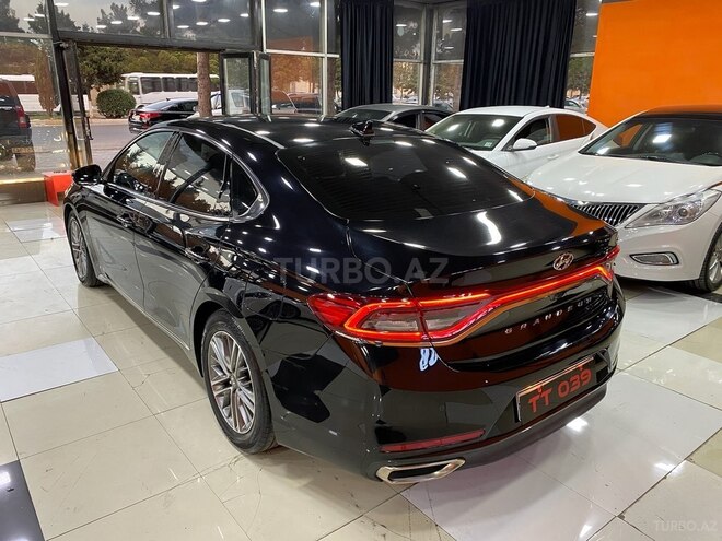 Hyundai Grandeur-11