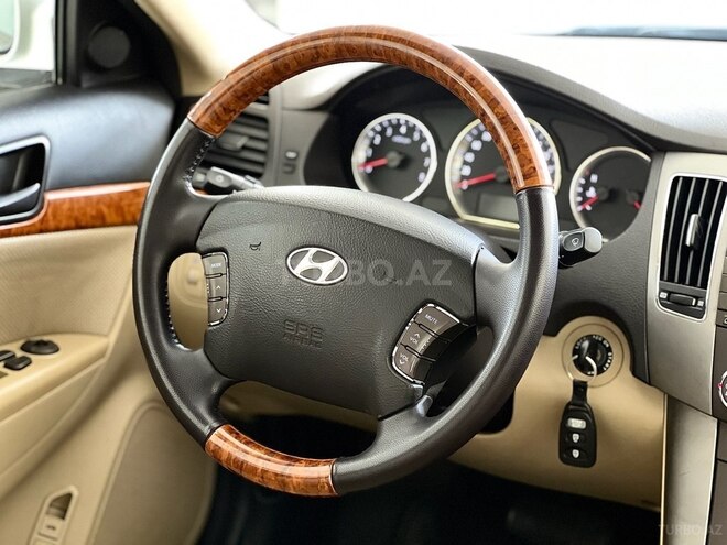 Hyundai Sonata-12