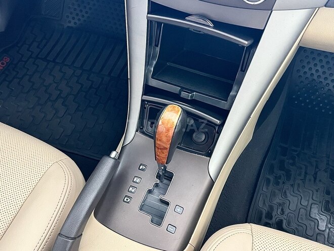 Hyundai Sonata-16