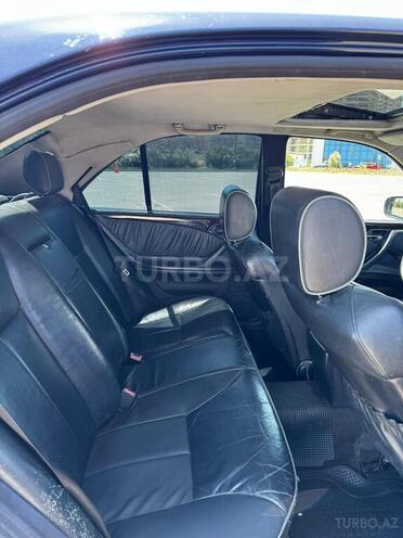 Mercedes E 220 d 2000, 450,000 km - 2.2 л - Sumqayıt