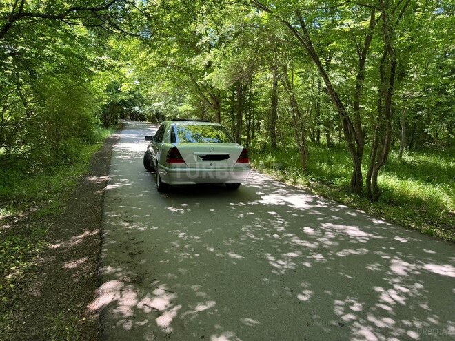 Mercedes C 240 1998, 321,489 km - 2.4 л - Qusar
