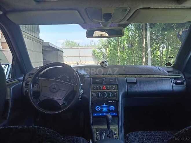 Mercedes E 240 1998, 433,000 km - 2.4 l - Salyan