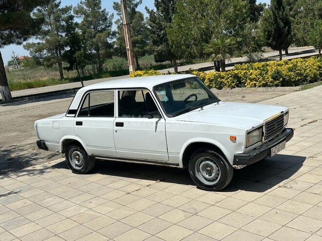 LADA (VAZ) 2107 2009, 95,000 km - 1.6 l - Salyan