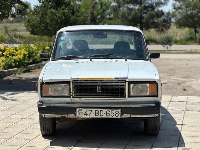 LADA (VAZ) 2107 2009, 95,000 km - 1.6 l - Salyan