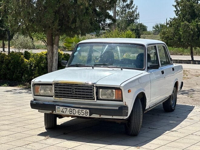 LADA (VAZ) 2107 2009, 95,000 km - 1.6 l - Salyan