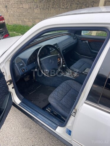 Mercedes C 250 d 1995, 256,800 km - 2.5 l - Bakı