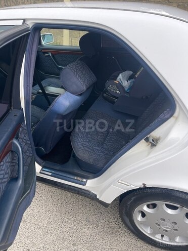 Mercedes C 250 d 1995, 256,800 km - 2.5 l - Bakı
