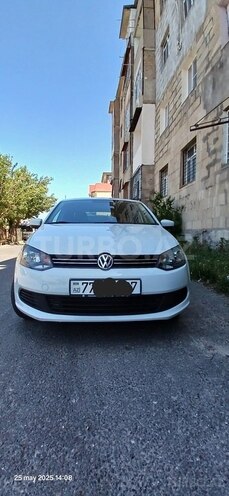 Volkswagen Polo 2014, 134,370 km - 1.6 l - Bakı