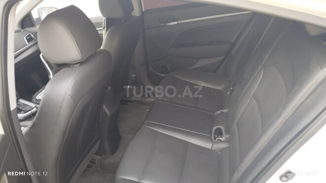 Hyundai Avante 2016, 137,000 km - 1.6 л - Bakı