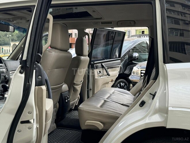 Mitsubishi Pajero 2010, 192,000 km - 3.5 л - Bakı