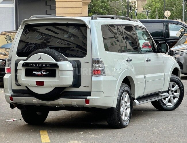 Mitsubishi Pajero 2010, 192,000 km - 3.5 л - Bakı