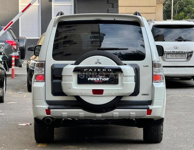 Mitsubishi Pajero 2010, 192,000 km - 3.5 л - Bakı
