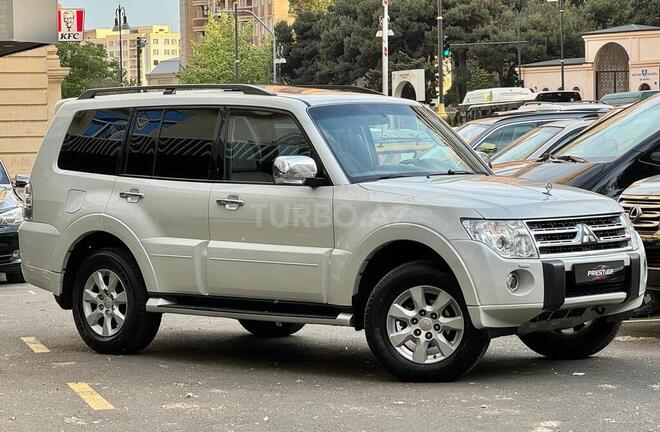 Mitsubishi Pajero 2010, 192,000 km - 3.5 л - Bakı